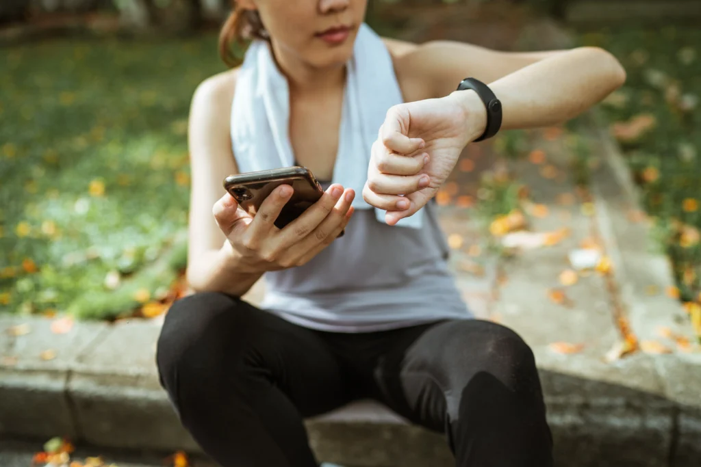 How to Use Fitness Trackers to Track Your Calories Burned